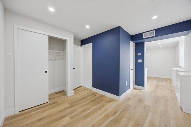 Photo - 4522 Baker St Unit 6