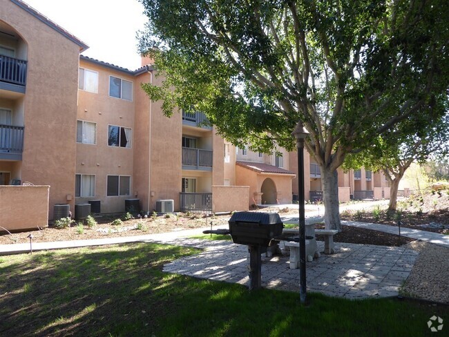 Building Photo - Spacious and Bright First Floor Condo at L... Unit 2105