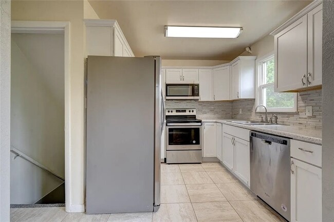 Photo - 2110 F Ave NE