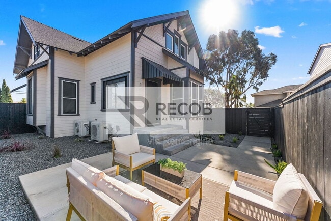 Building Photo - 832 Desty St Unit 1