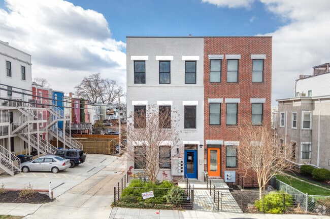 Photo - 1159 Oates St NE