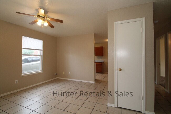 Photo - Spacious & Affordable Living in Northeast ... Unidad A
