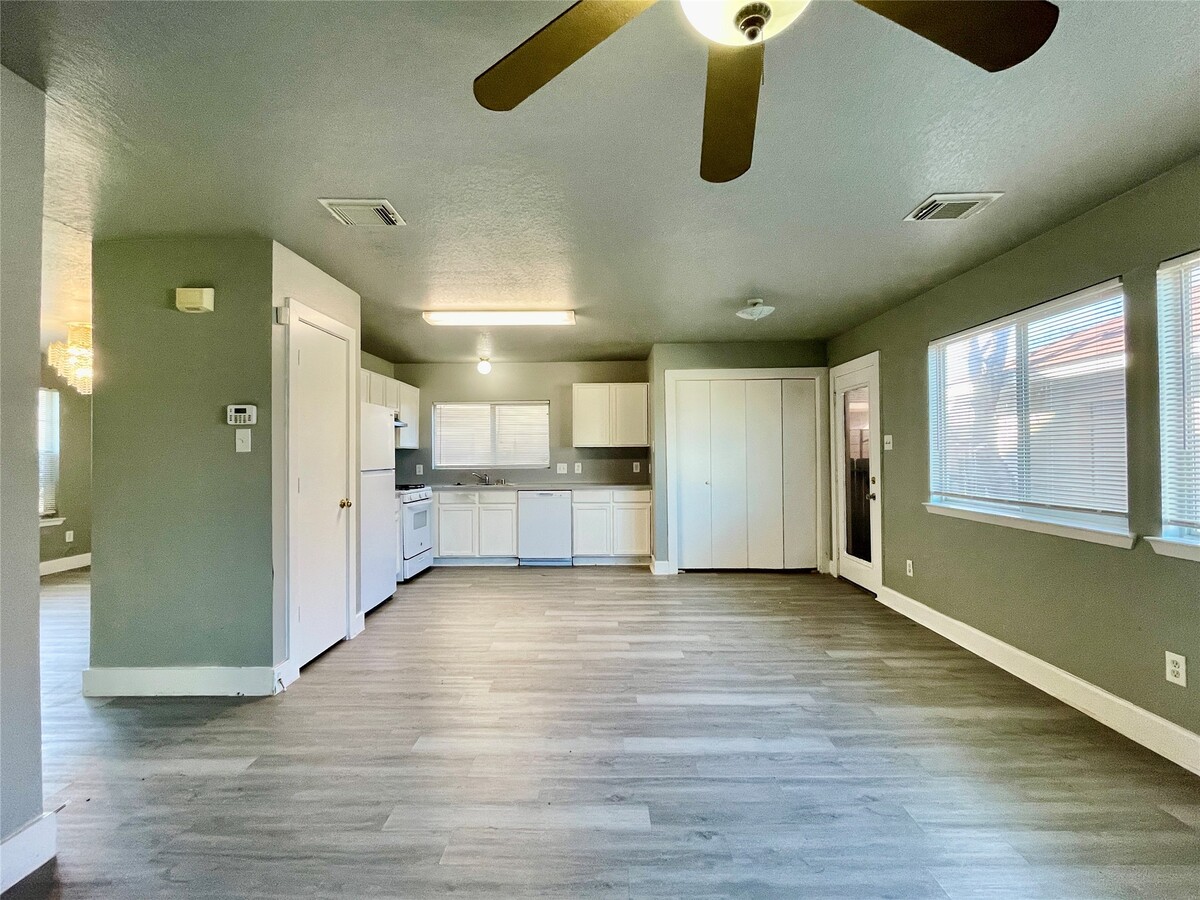 Photo - 6103 Settlers Square Ln