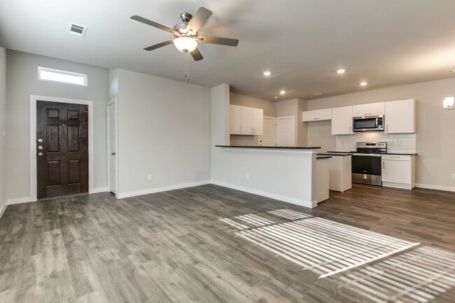 Photo - 653 Blackland dr
