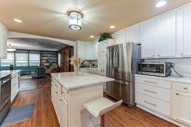 Photo - 1857 E Holmes Rd