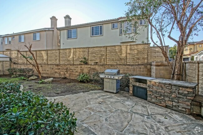 Building Photo - Just Renovated! Beautiful & Spacious, 6BD/... Rental