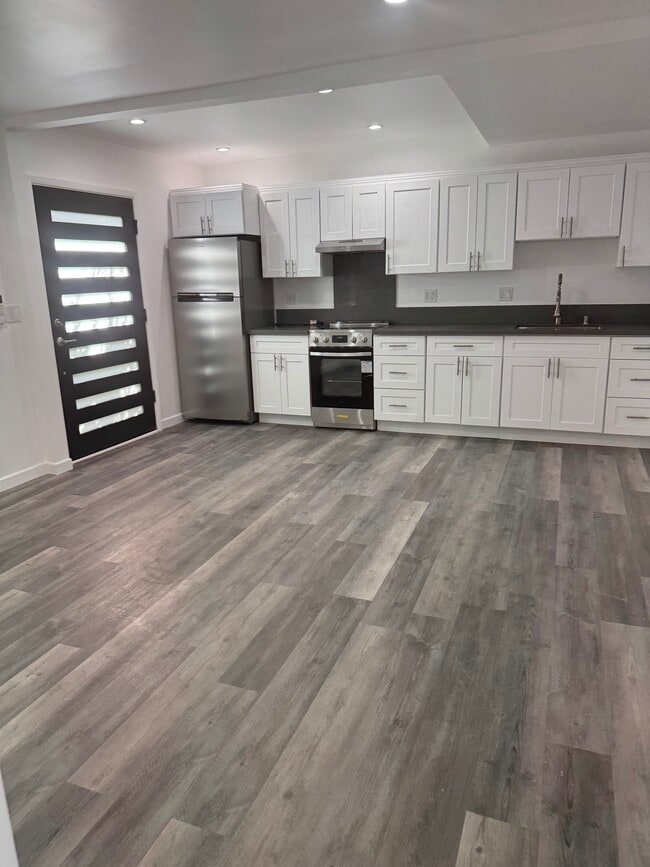 Photo - 1102 Centinela Ave