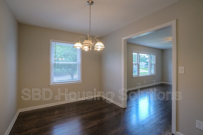 Photo - 10104 Bellaire Ave