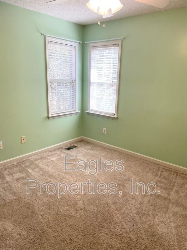 Photo - 202 Adler Ln