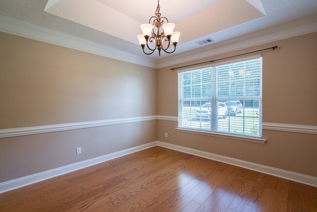 Photo - 633 Wilkinson Rd