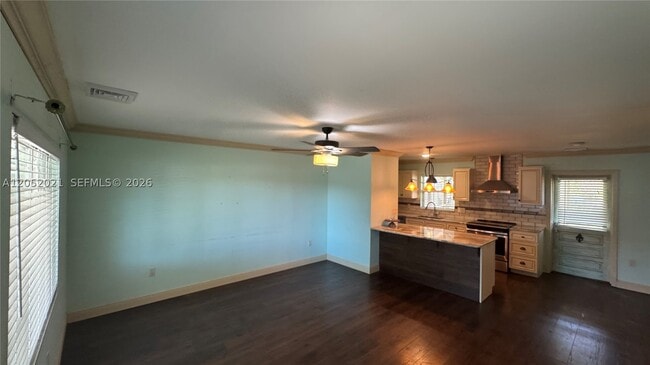 Photo - 322 W Sample Ave