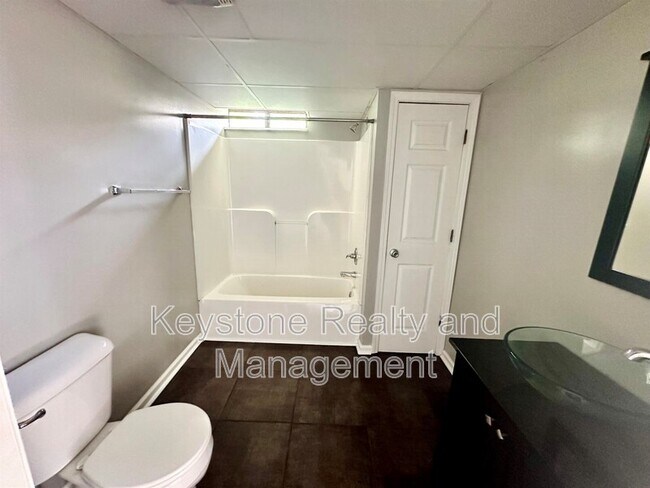 18 Edgehill Dr Unit B
