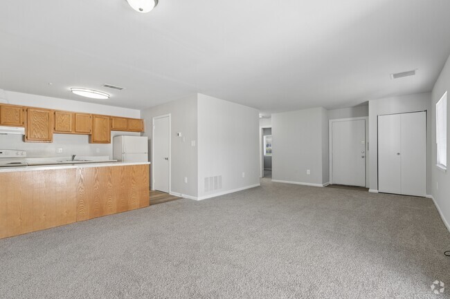1BR, 1BA - 700SF - Dining, Living Room