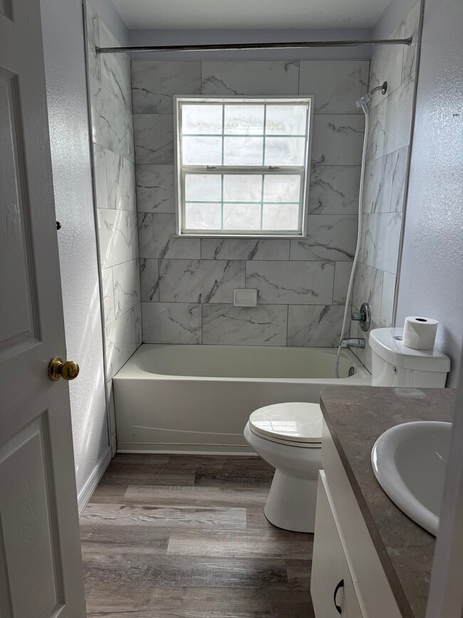 Photo - 230 NW 9th Ave