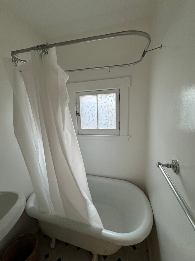 Photo - 411 E Anapamu St