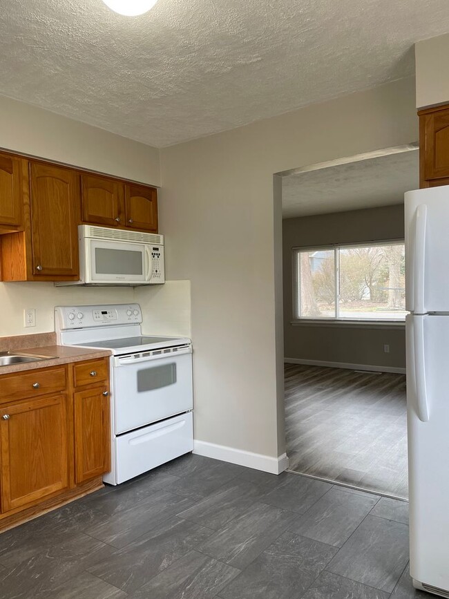 Photo - 1747 Benjamin Rd