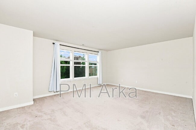 Photo - 633 Ilwaco Pl NE