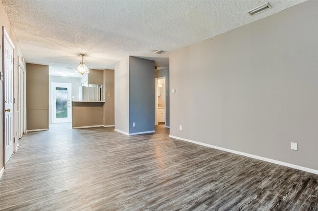 Photo - 607 Thrush Ave Unit B