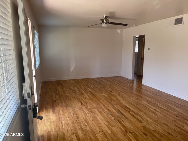 Photo - 106 E Linda Ln