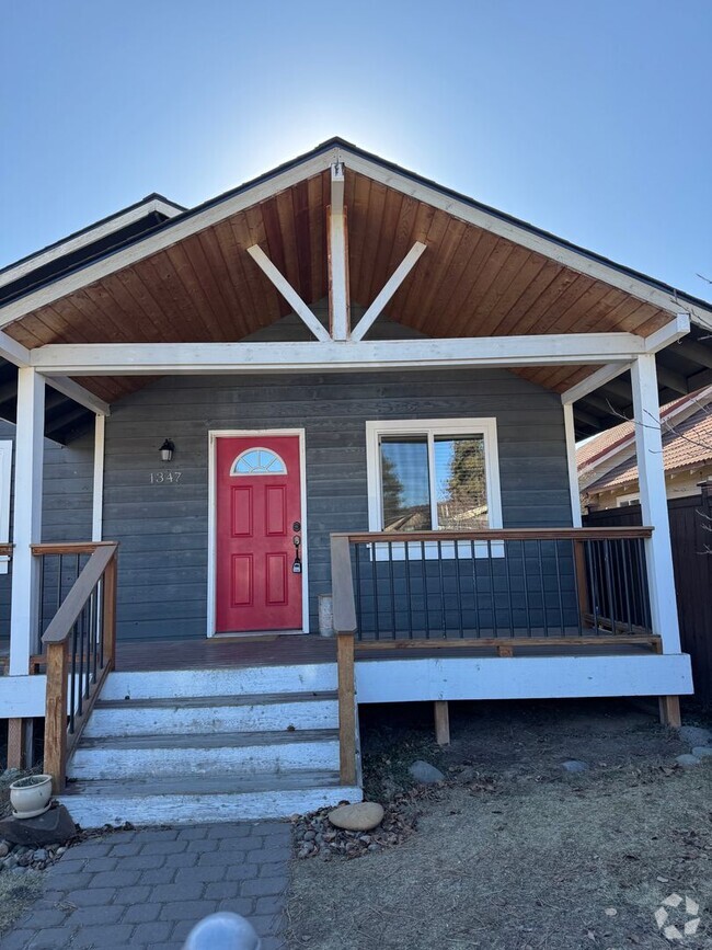 Building Photo - Cute Home in Downtown Bend