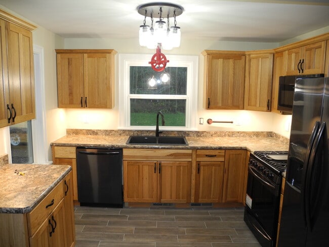 New Kitchen - 407 Military Tpke Unidad 407 B