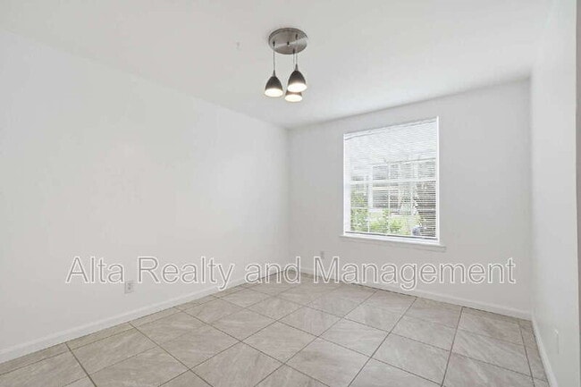 Photo - 4329 Plaza Gate Ln S Unit 101