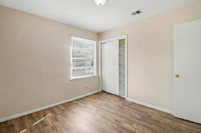 Photo - 5711 Ridgeway Dr