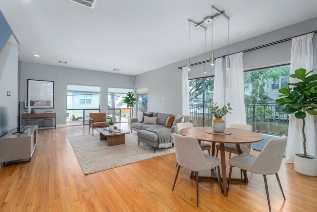 Photo - 4302 Spencer St