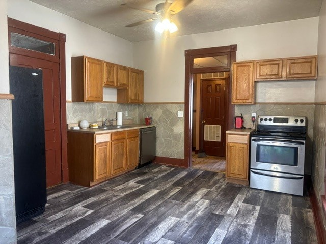 Kitchen - 236 Richmond Ave