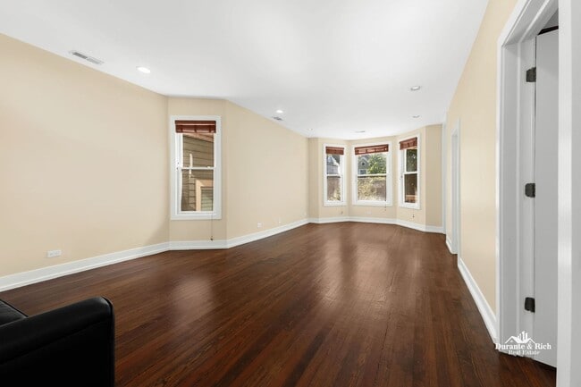 Photo - Albany Park 3++ Bedroom Duplex Has it All