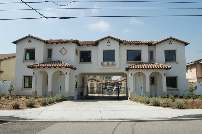 Building Photo - 425 W Duarte Rd Rental