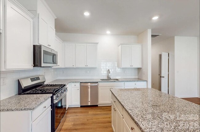 Photo - 2752 Yeager Dr NW
