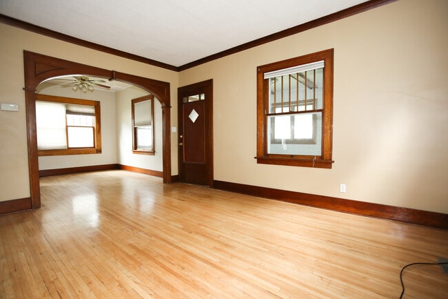 Photo - 210 Cross St Unidad Upper