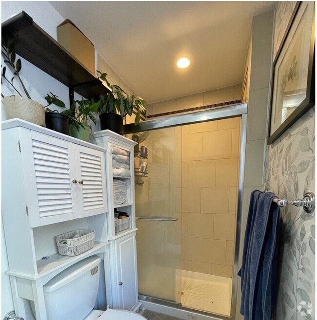 Building Photo - 1669 Beacon St Unit 2 Rental
