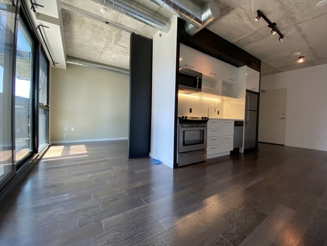 Building Photo - 51 Trolley Cres Unit 608