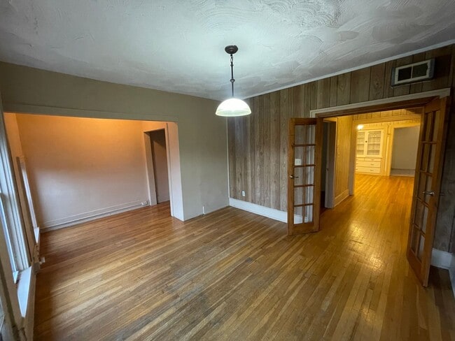 Photo - 2 BEDROOM LOCATED IN THE HEART OF THE ART DISTRICT! Unit 6