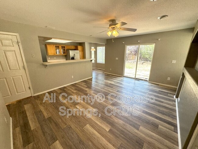 Photo - 5859 Instone Cir