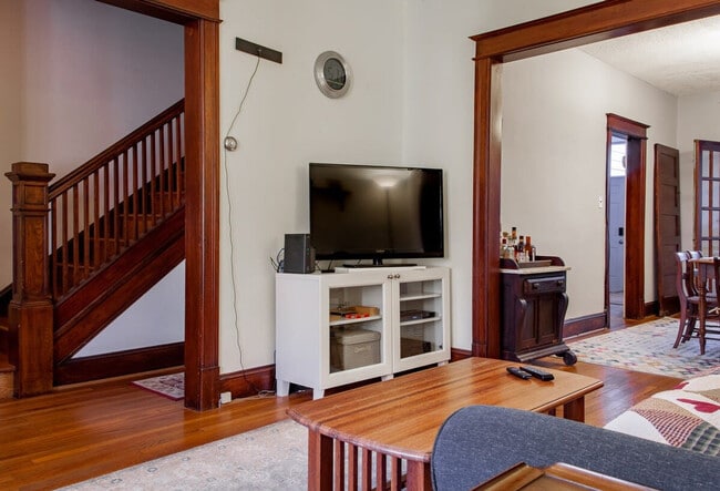 1114 E St NE Unit SI ID1633302P