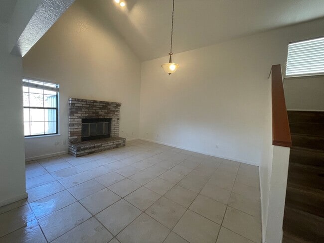 Photo - 581 Ledwith Ct