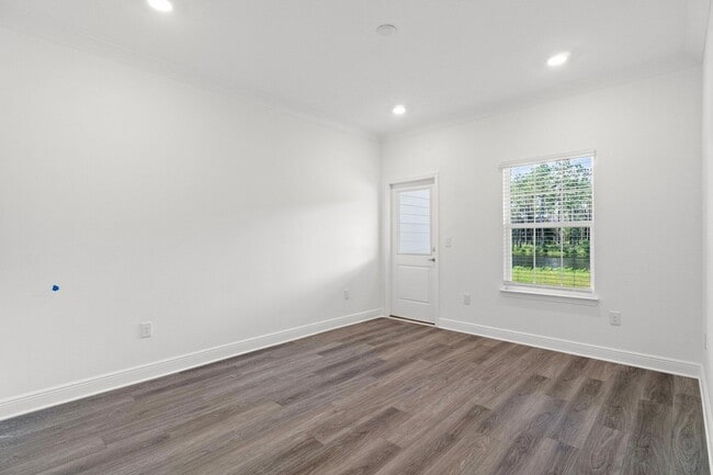 Building Photo - 232 Kara Lake Dr