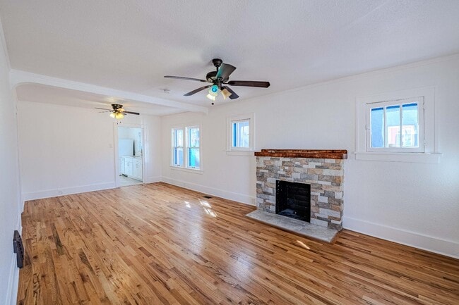 Photo - 720 Marquette Ave NW