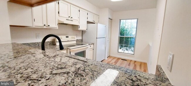 Building Photo - 14303 Beaker Ct