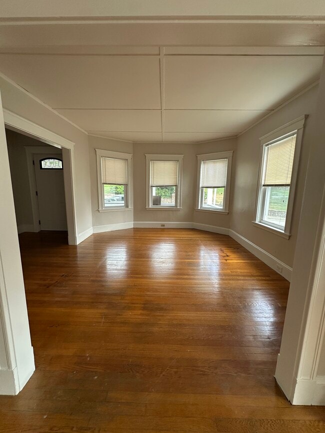 Living Room - 21 Abigail Ave Apartments