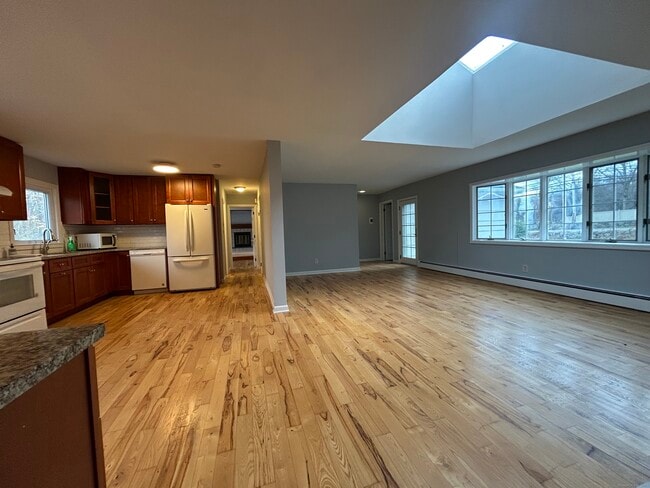 Photo - 185 Branchville Rd