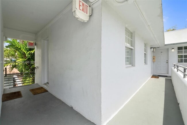 Photo - 541 NE 62nd St Unit 13