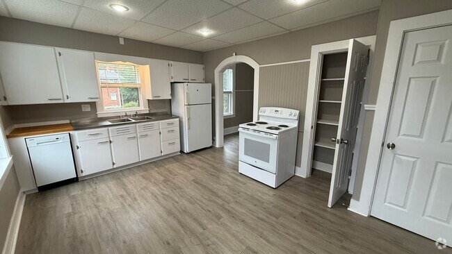 Building Photo - 2 Bedroom, 1 Bath Duplex in Quiet Dover Ne... Unit Apt. B
