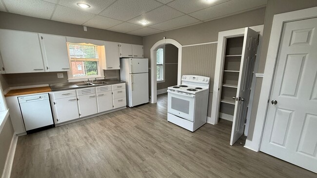 2 Bedroom, 1 Bath Duplex in Quiet Dover Ne... - 2 Bedroom, 1 Bath Duplex in Quiet Dover Ne... Unit Apt. B