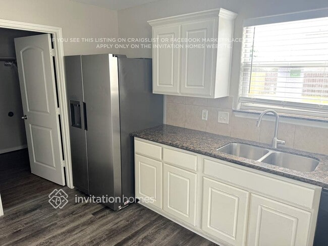 Photo - 3827 Middlecrest Ln