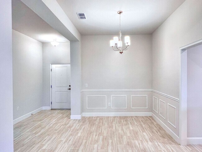 Photo - Beautiful 3-bedroom, 2-bath House in a Lake front community