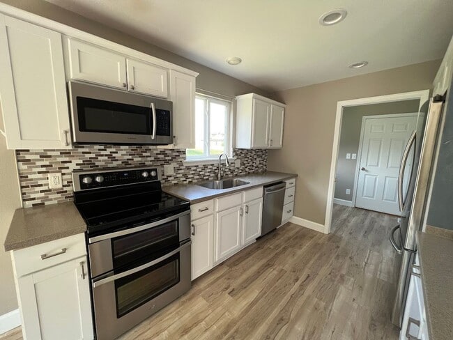Photo - 5 Bed 3 Bath single family home!